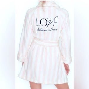 NWOT *Size XS/S* Victoria's Secret Short
Fluffy, Cozy Robe Pink & White Stripes